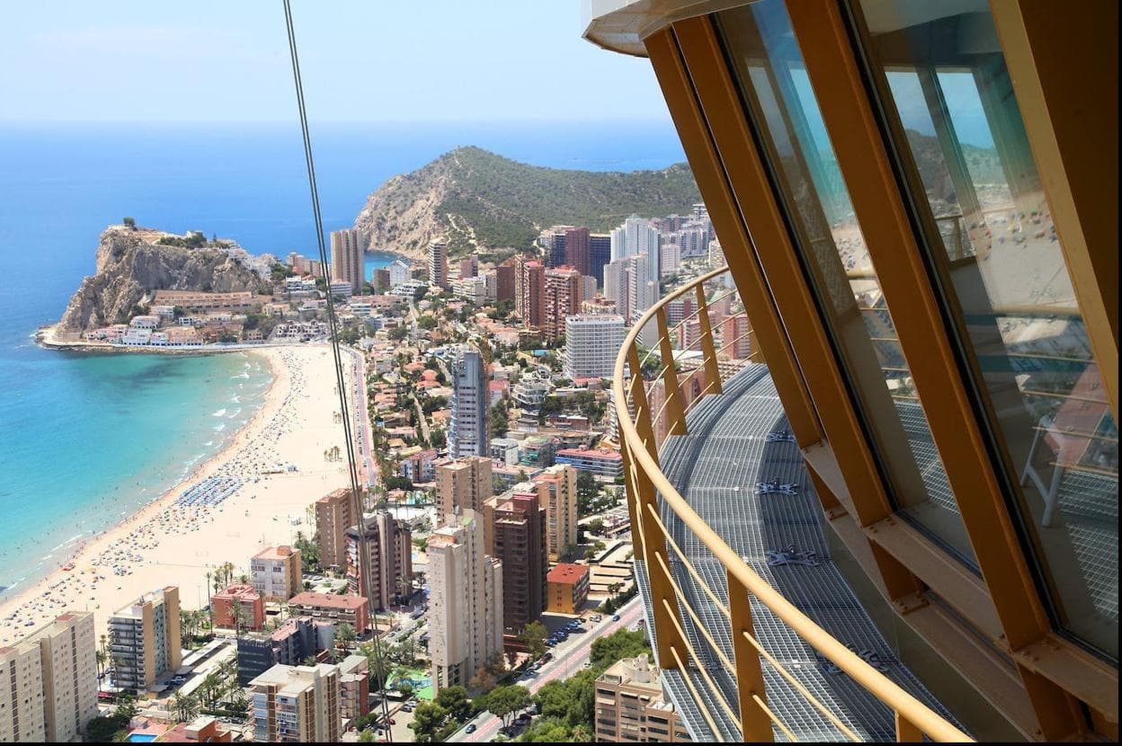 Exceptional apartment in the diamond-shaped Intempo building in Benidorm.