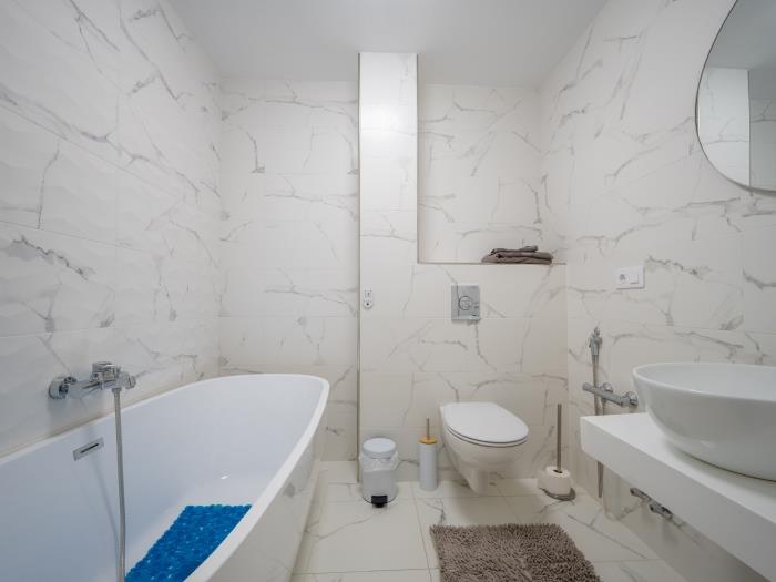 Family bathroom with bathtub, sink and toilet