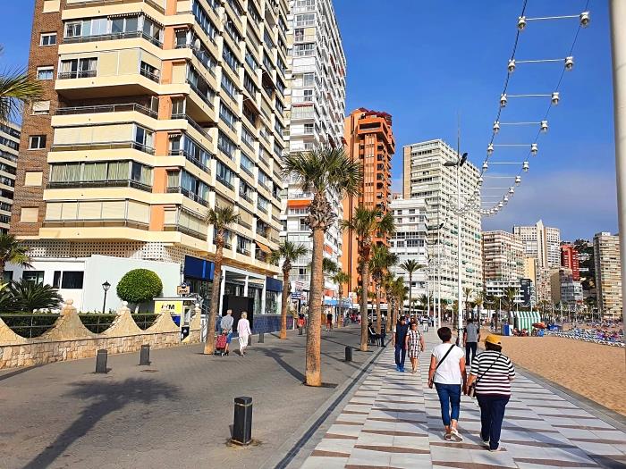 Promenade with  access to restaurants, boutiques and gift shops