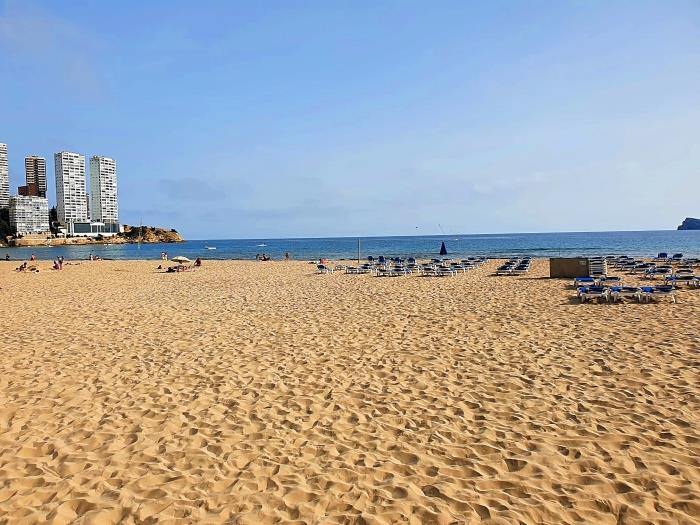 South-facing Levante Beach with fine sand, calm waters and play areas for kids